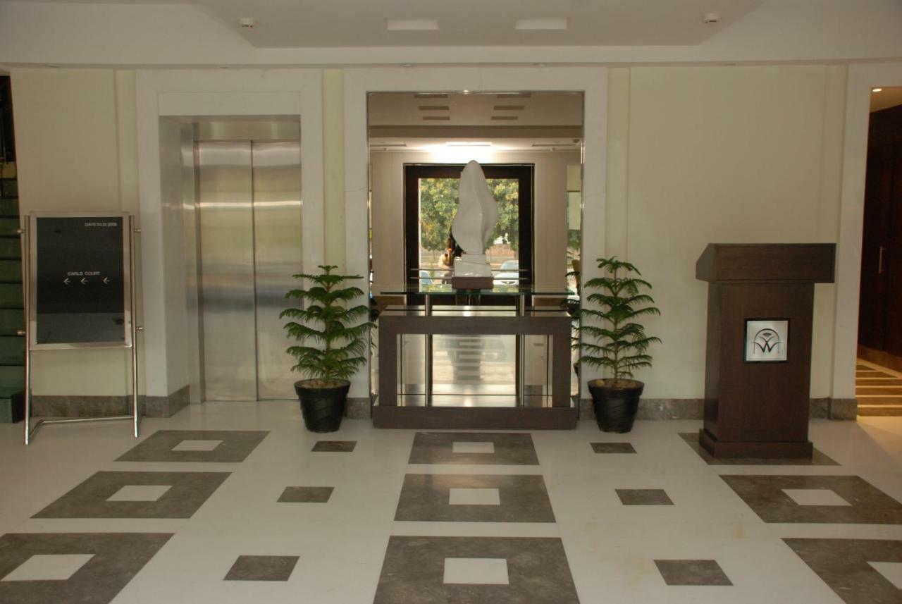 Hotel Western Court Chandīgarh Exteriör bild